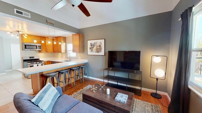 Building Photo - Room in 4 Bedroom Home at 1690 10th St