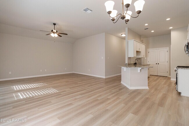 Foto del edificio - 304 Tall Meadows Ln