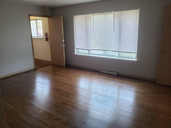 Foto del edificio - 7711 W Hampton Ave