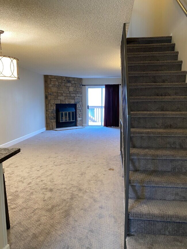 Foto del edificio - Beautifully updated townhome near Cherry C...