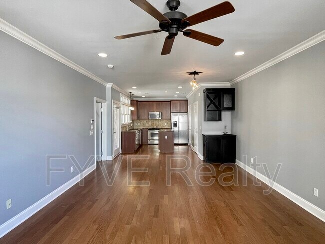 Building Photo - 2110 Acklen Ave