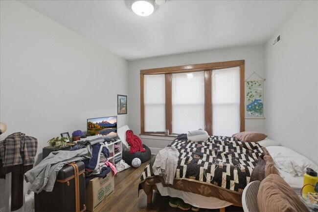 Foto del edificio - 4002 N Southport Ave