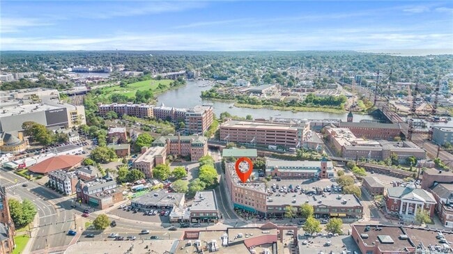 Building Photo - 10 Ann St