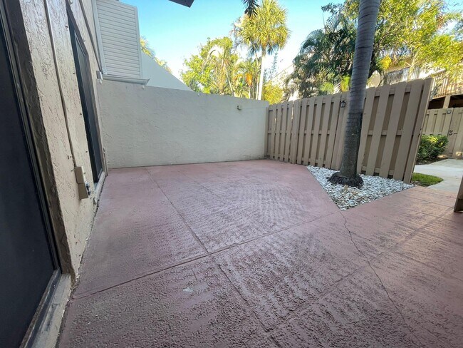 Building Photo - 602 Executive Center Dr