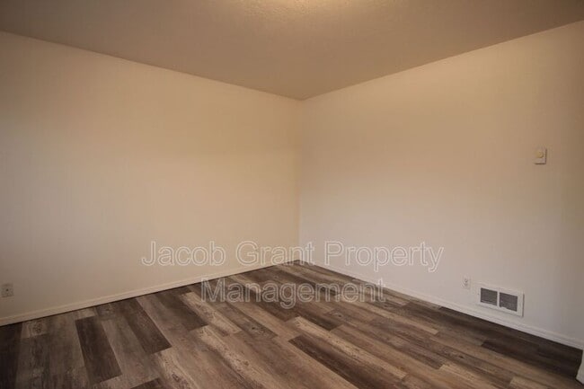 Building Photo - 2102 Stace St