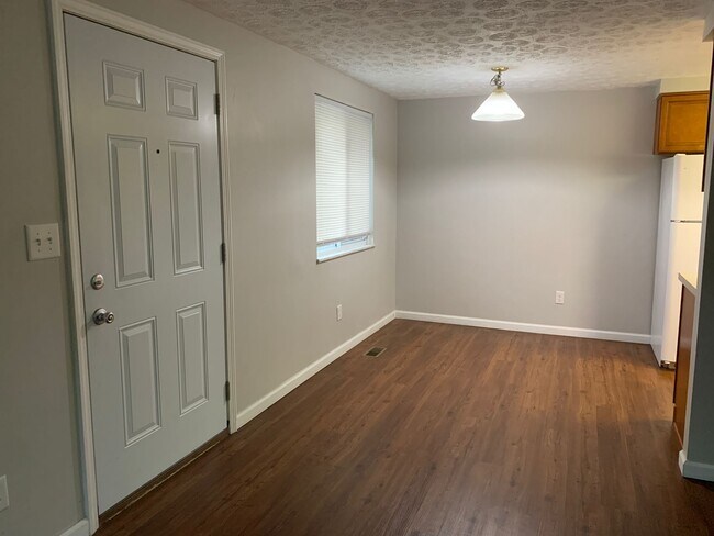 Dininng Area - 1299 Hilltop Cir