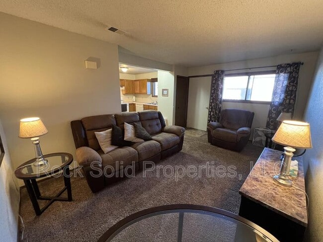 Building Photo - 3305 Frontier St