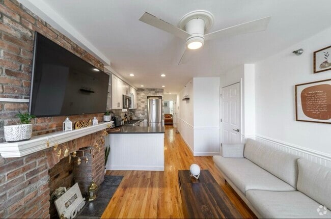 Building Photo - 466 Monmouth St