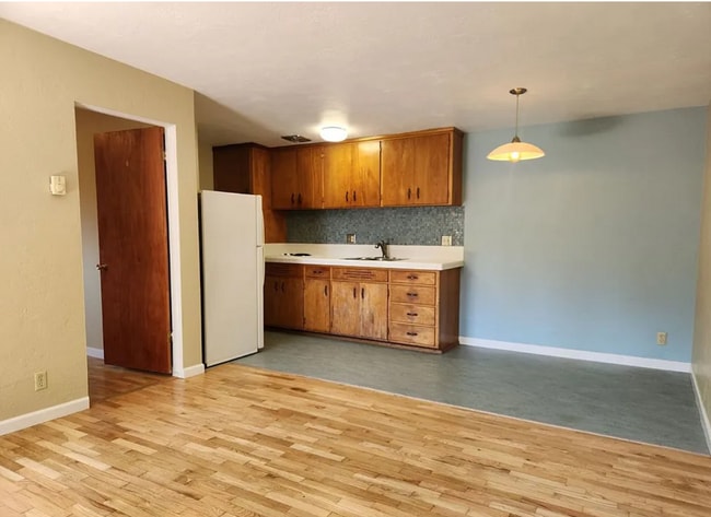 Building Photo - 2950wi