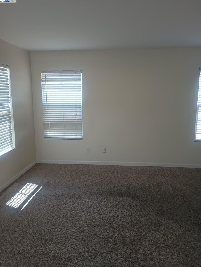 Building Photo - 3127 Puffin Cir