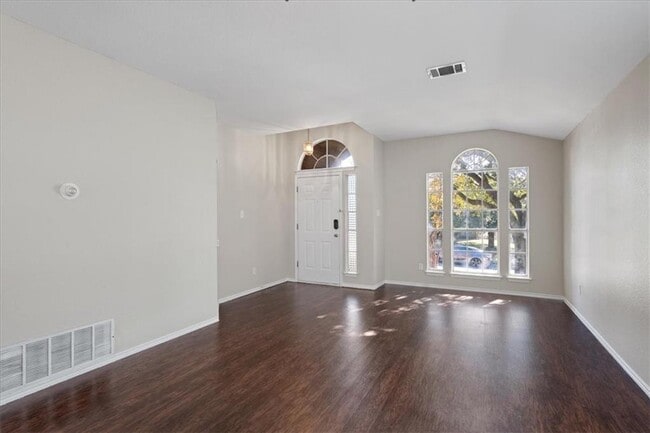 Building Photo - 1502 Sundance Dr