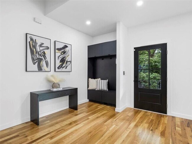 Foto del edificio - 1065 Hubbard St SW
