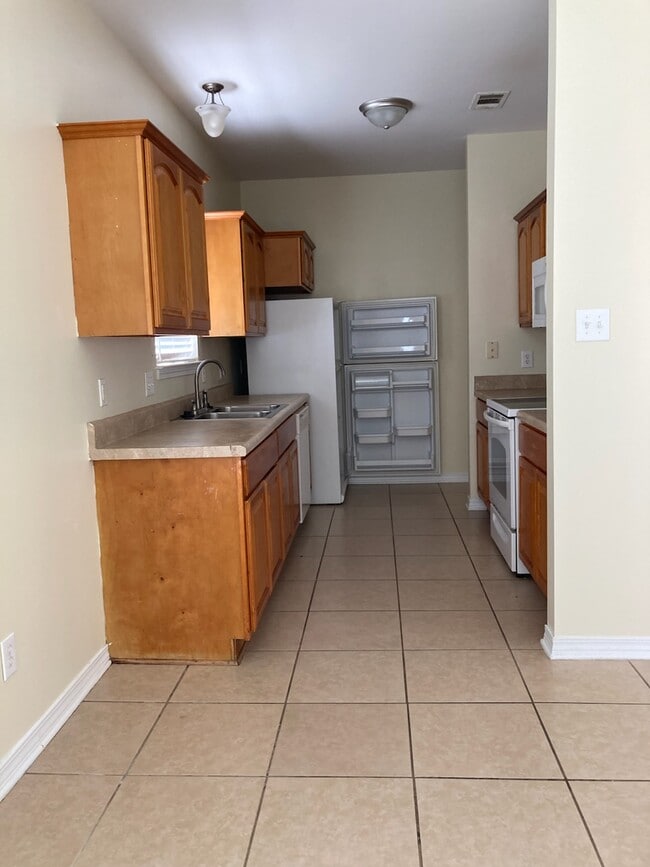 Building Photo - 213 Texas Ave