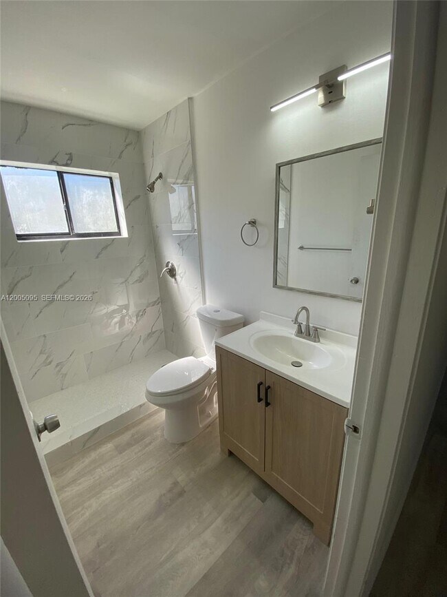 Foto del edificio - 9920 NW 68th Pl