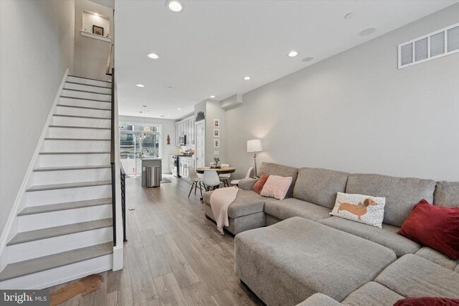 Building Photo - 710 Cantrell St