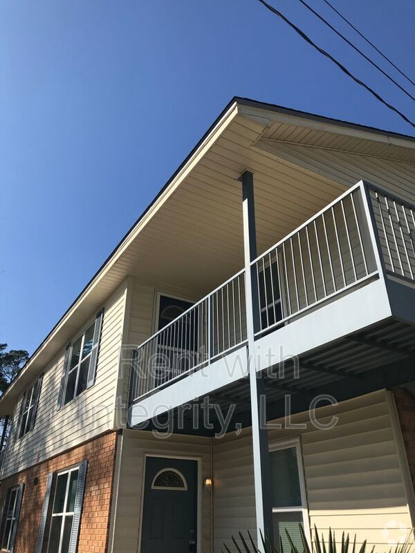 Building Photo - 152 Locke St