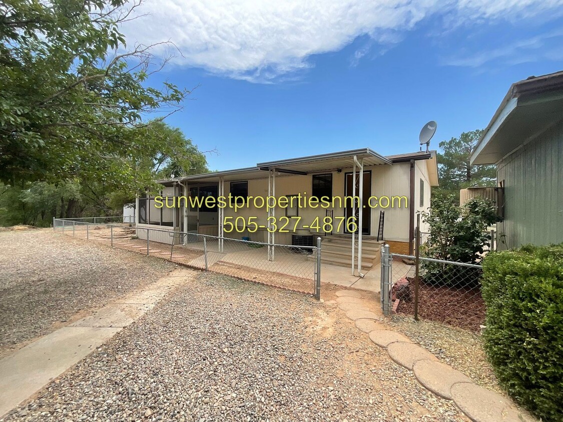 Primary Photo - 3 Bed 2 Bath in Flora Vista