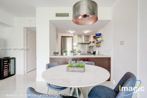 Foto del edificio - 720 NE 62nd St