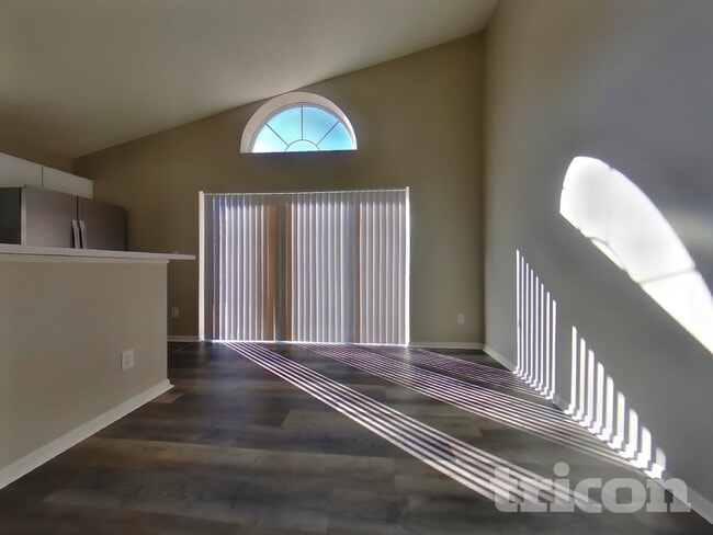 Building Photo - 1998 Grasmere Dr