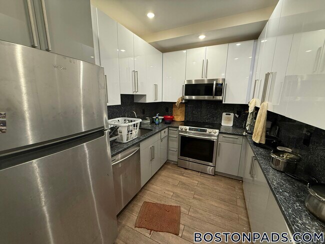 Foto del edificio - 1616 Beacon St