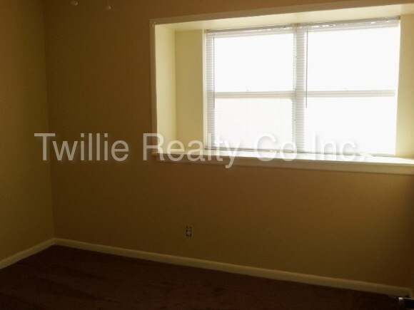 Building Photo - 96 W Windsor Dr