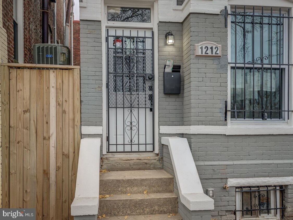 Primary Photo - 1212 Kirby St NW