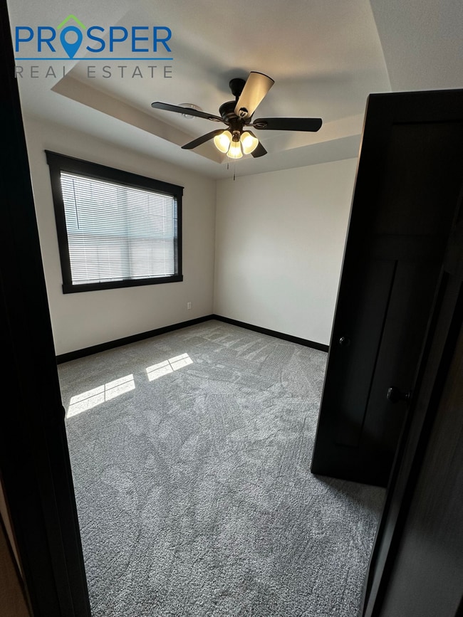 Building Photo - CA785X