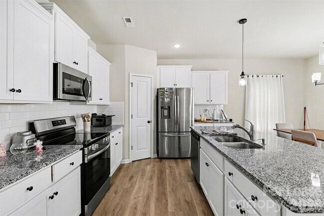 Foto del edificio - 9028 Stoney Waters Ct