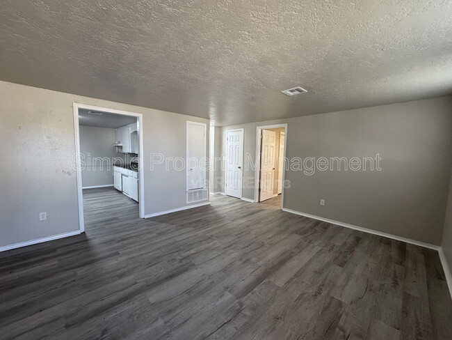 Building Photo - 2403 Muzzy St