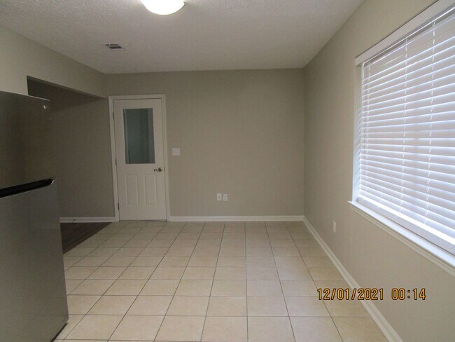 Building Photo - 738 E Pine Forest Dr