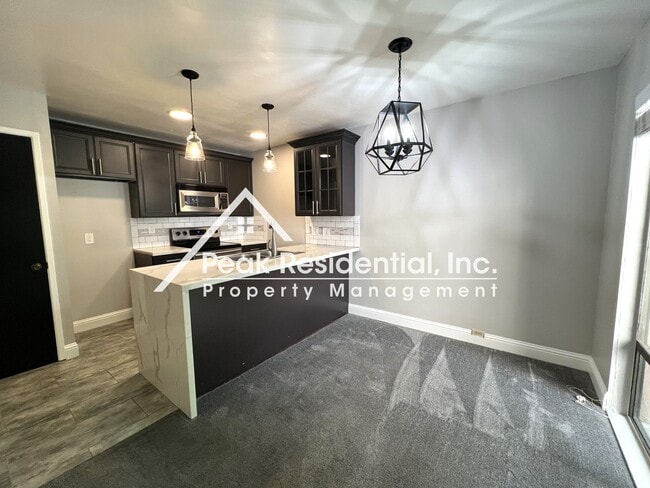 Building Photo - Wonderful Updated Woodside 2bd/1ba Condomi...