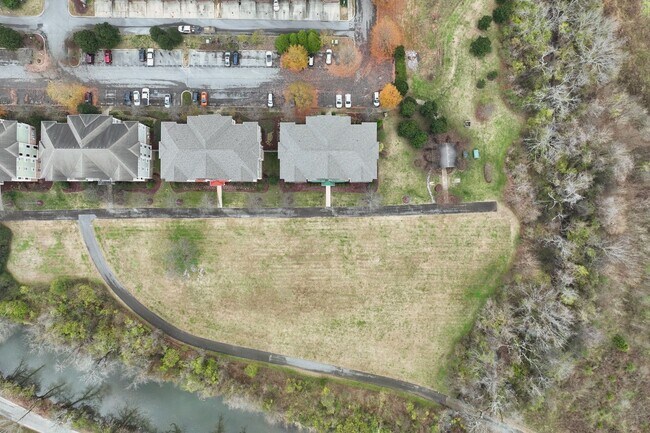 Foto del edificio - **PRISTINE GARDEN-LEVEL CONDO ON THE FIRST LEVEL NEAR PAVILION AND COMMUNITY GREEN SPACE**