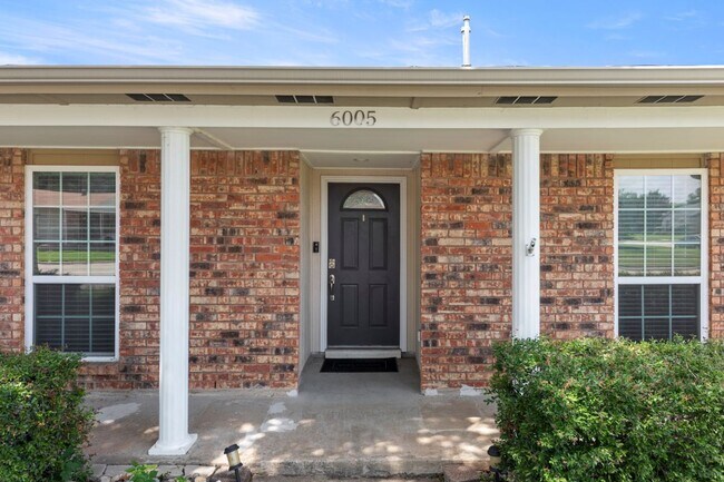 Building Photo - 6005 Blair Oaks Dr