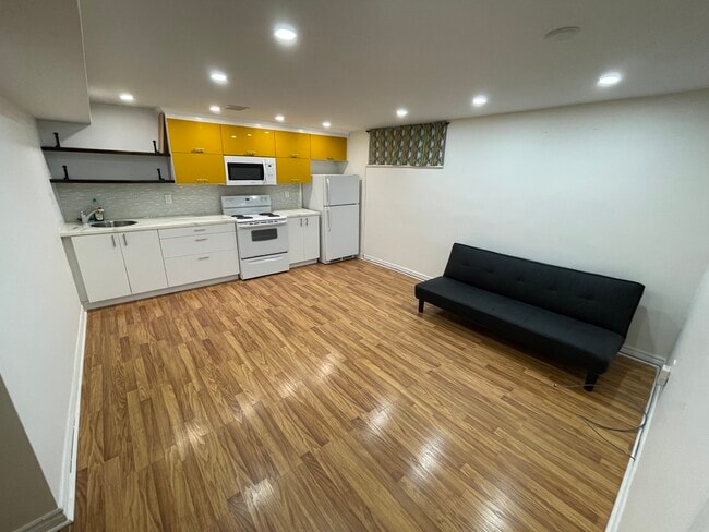 Building Photo - 128 Sabrina Dr