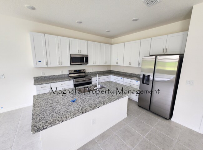 Building Photo - 4 Bedroom 2 Bathroom in Tarpon Bay-Haines City