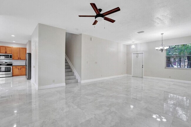Foto del edificio - 12645 NW 8th Ct