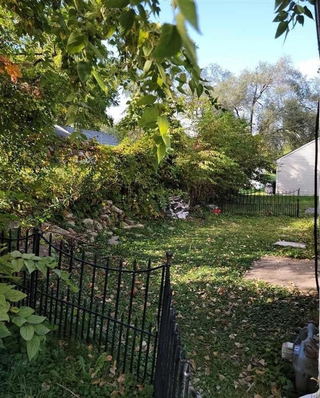 Building Photo - Rent your way to a brighter future!