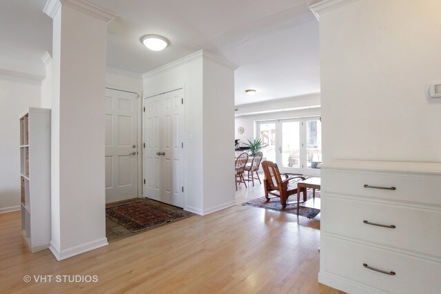 Building Photo - 743 W Buckingham Pl
