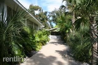 Building Photo - 2 br, 1.5 bath House - 121 Sycamore