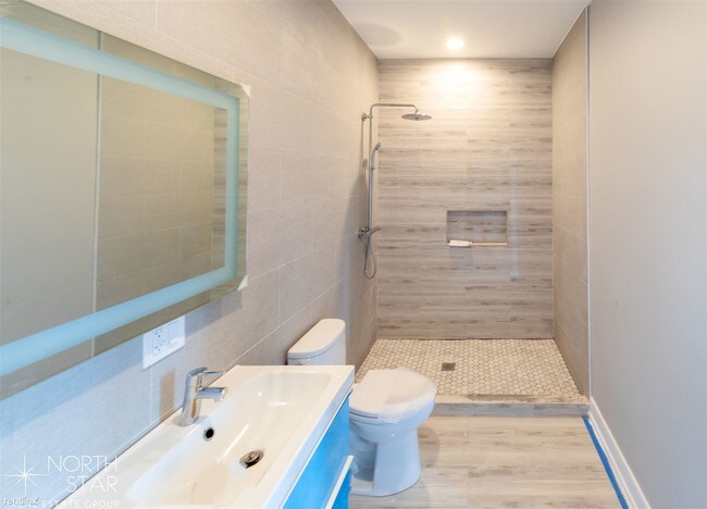 Foto del edificio - 1 br, 1 bath Apartment - 2008 W Armitage Ave