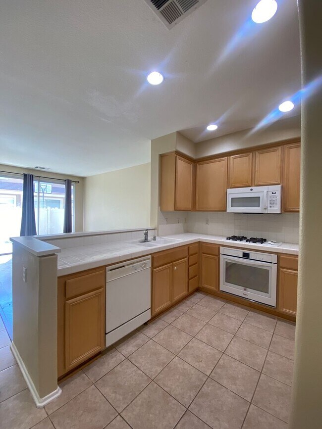 Foto del edificio - Anaheim HIlls 3 Bedroom