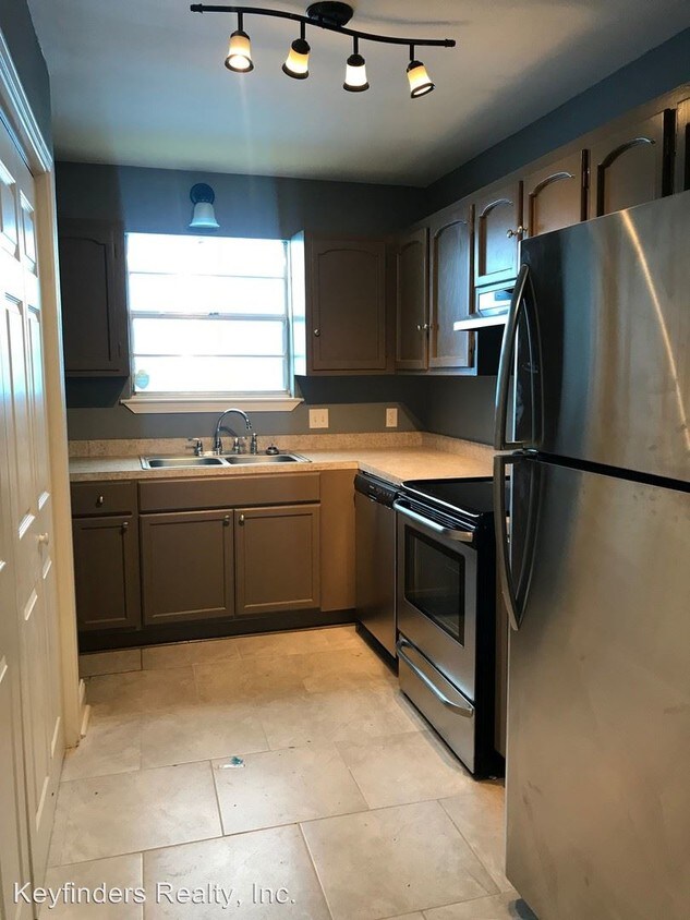 Primary Photo - 2 br, 2 bath House - 8122 Quad Square Dr.