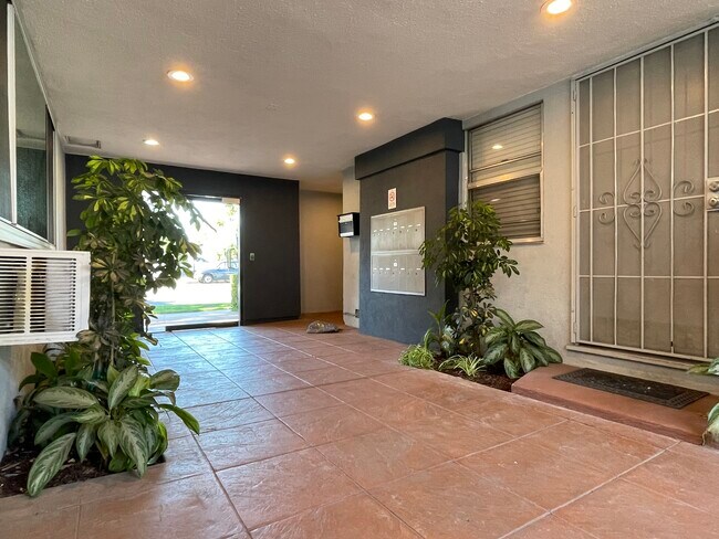 Building Photo - 3814 Sawtelle Blvd