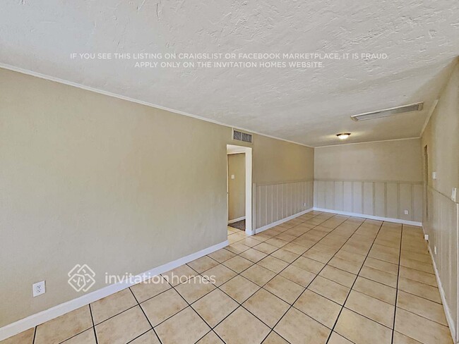 Building Photo - 2747 N Greenfield Rd