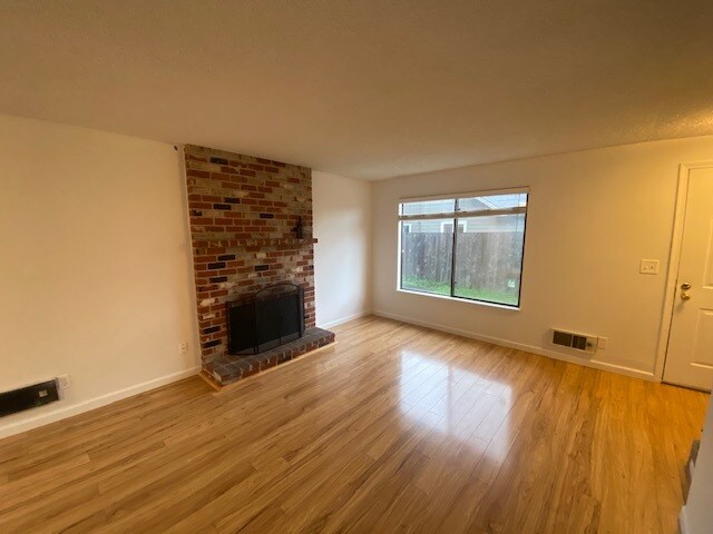 Building Photo - 1528 SE Pardee St.