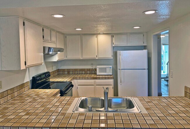 Building Photo - Great 2 Bedroom Home in Central Santa Clara!