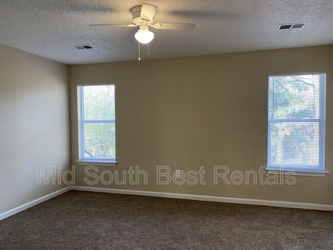 Foto del edificio - 4387 Forest Valley Cove