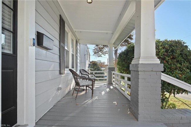 Building Photo - Classic 3 bedroom Home in the heart of Colonial Place