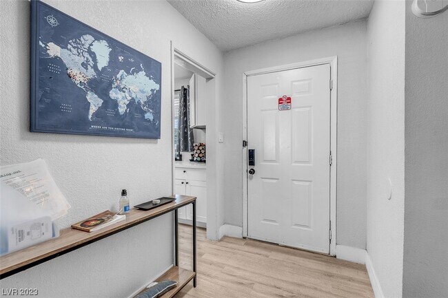 Foto del edificio - 2301 S Beverly Way