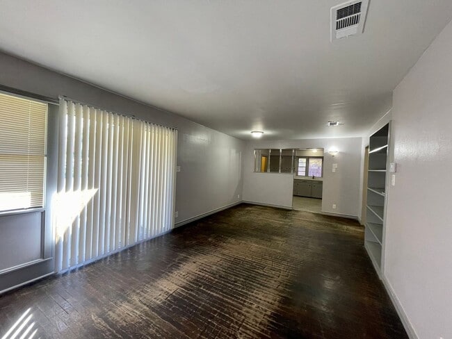 Building Photo - 4540 Beaumont Dr
